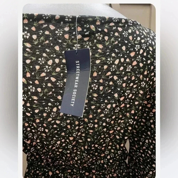 Streetwear  Society NWT Mini Floral Dress Size XL - Picture 9 of 9